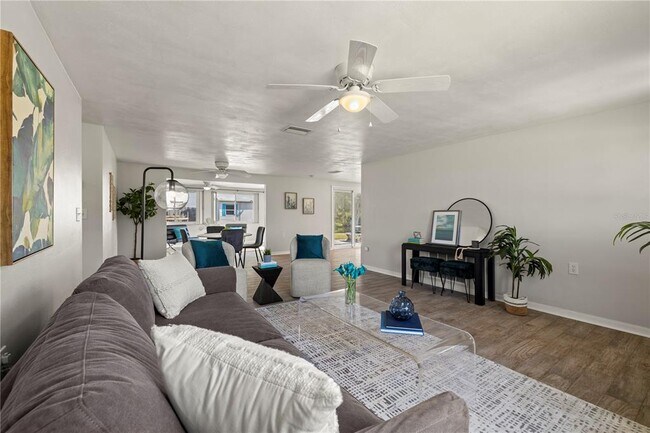 Foto del edificio - 5041 Bay Blvd