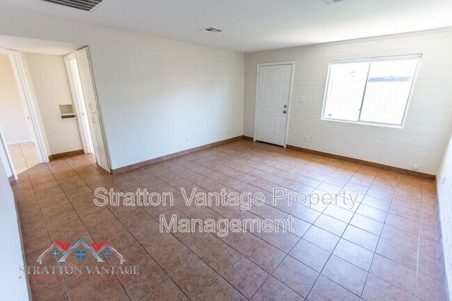 Foto del edificio - 2028 N 26th Pl
