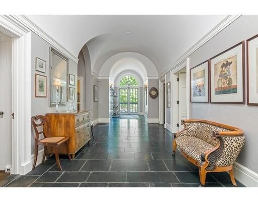 Foto del edificio - 582 Blue Hill Avenue