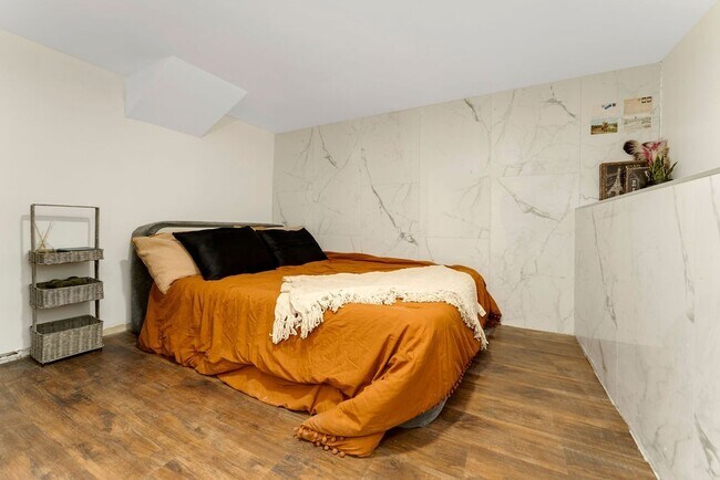 Foto del edificio - 1422 Benjamin St