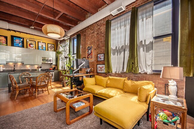 Building Photo - 525 N Ada St