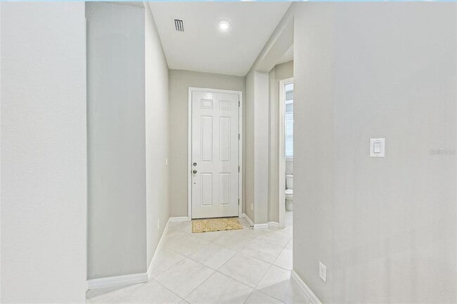 Building Photo - 5564 Summit Gln