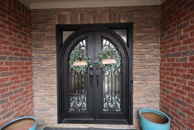 Building Photo - 2 Story Brick Front Home in Snellville