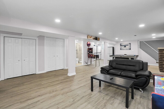 Building Photo - 6101 W 64th Pl