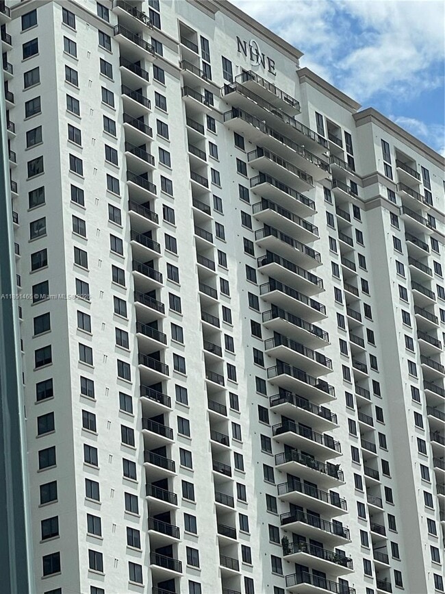 Building Photo - 999 SW 1st Ave