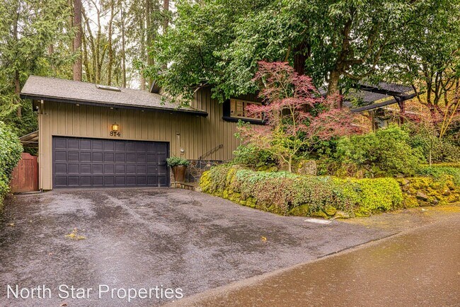 Building Photo - 2 br, 2.5 bath House - 814 Lakeshore Road