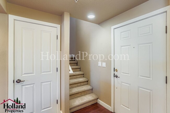 Building Photo - Modern 2-Bedroom Townhouse in the Heart of...