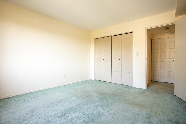 Foto del edificio - 393 Laurel Ave