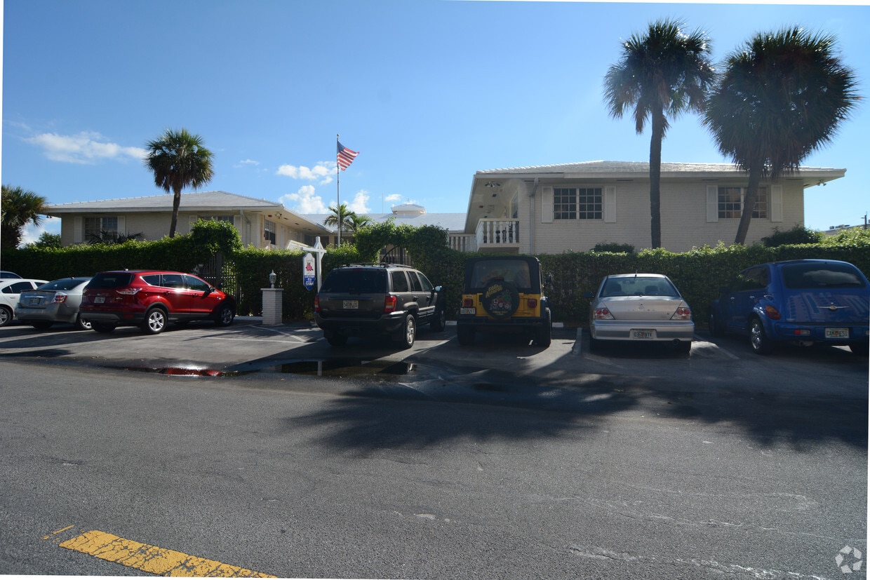Primary Photo - Camellia House
