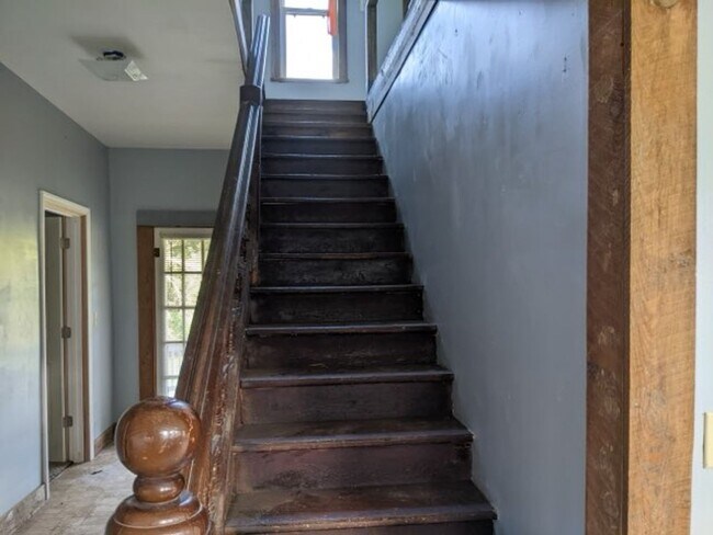 Building Photo - Welcome to this charming 3-bedroom, 1-bath...