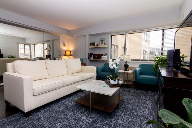 Foto del edificio - 3701 Connecticut Ave NW