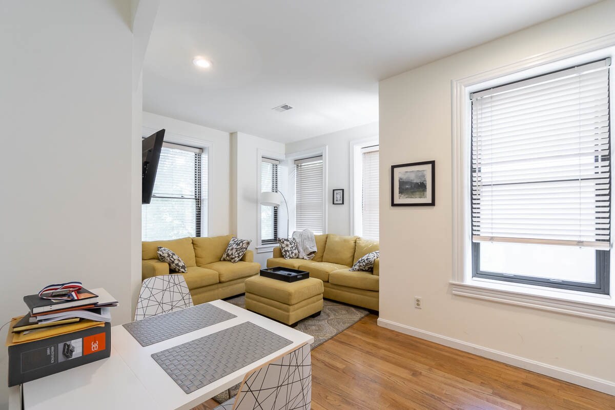 Primary Photo - 2101 N St NW