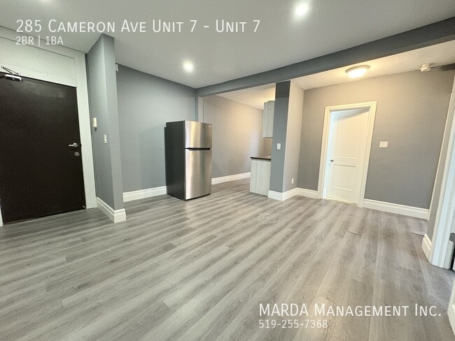 Building Photo - COMPLETELY REMODELLED 2-BEDROOM/1BATH APAR...