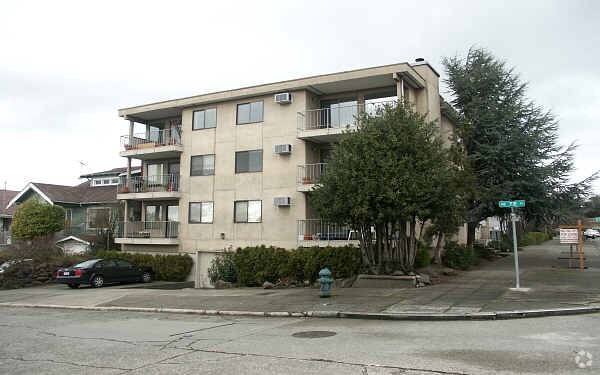 Building Photo - 7201 6th Ave NE