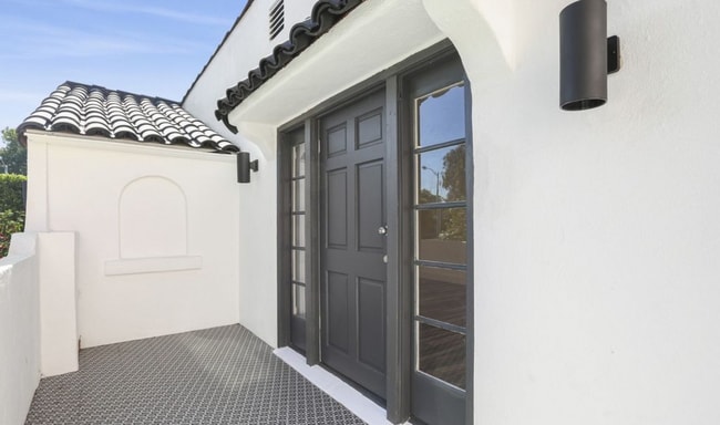 Building Photo - 1007 N Harper Ave