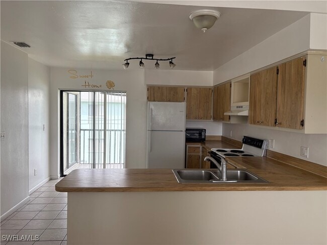 Building Photo - 4904 Vincennes Ct