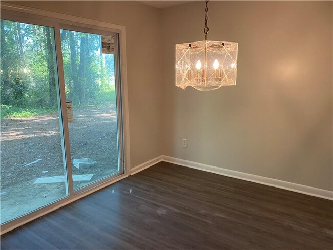 Building Photo - 3575 Oakvale Rd