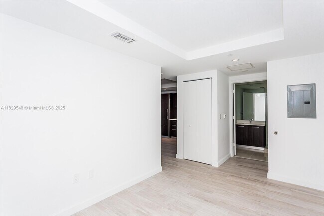 Foto del edificio - 45 SW 9th St