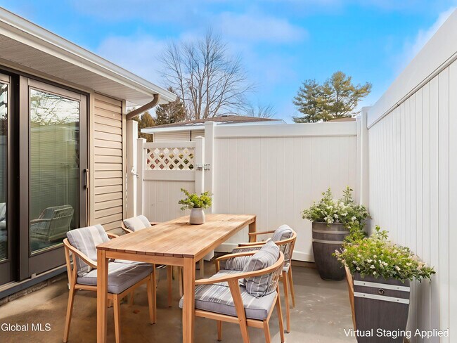 Foto del edificio - 43 Commons Dr