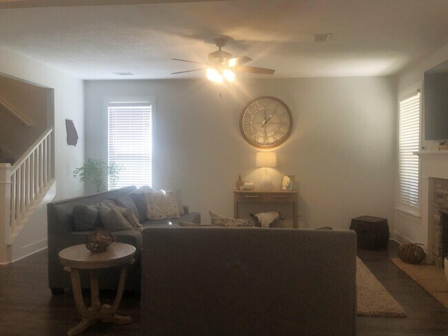 Foto del edificio - 7087 Hanford Dr