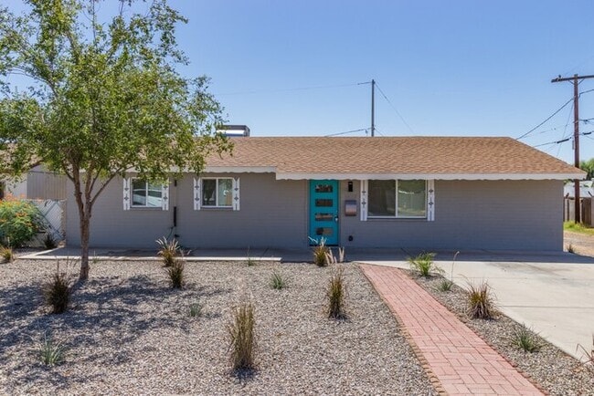 Building Photo - 1637 W Cinnabar Ave