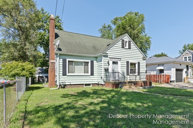 Building Photo - 2945 Roosevelt Rd