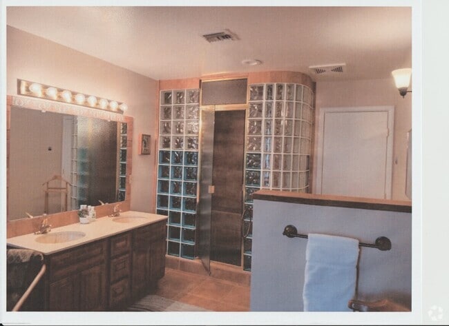 Building Photo - 6419 E Cactus Rd