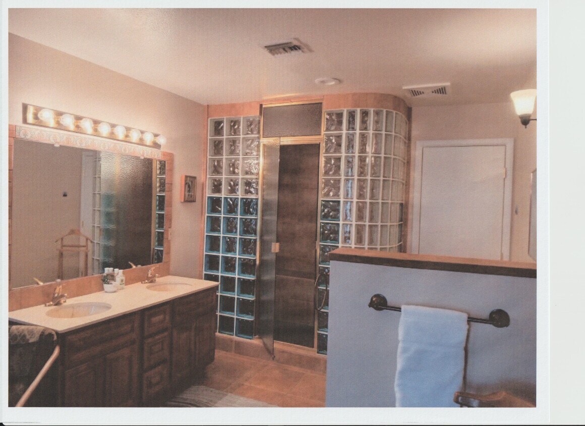 Foto principal - 6419 E Cactus Rd