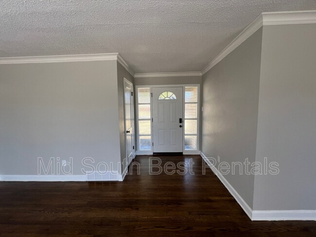 Building Photo - 483 Jeanne Dr