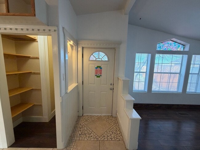 Building Photo - 3 Bedroom Single Story Home Available Near Unser Blvd SW & Bridge Blvd SW!