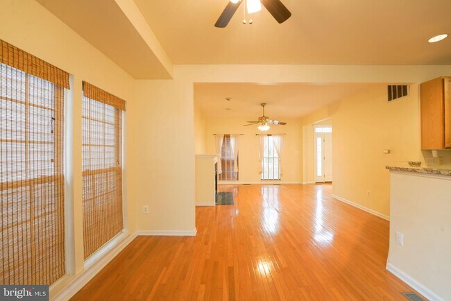 Foto del edificio - 303 Highland Ridge Ave