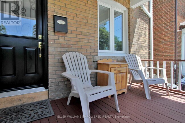 Photo du bâtiment - 51 Rawlinson Ave