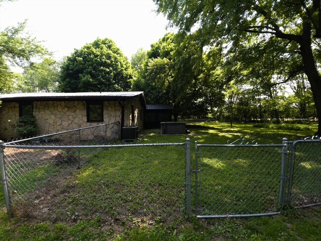 Building Photo - 22033 IN-37