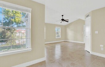 Building Photo - 1215 Crystal Way