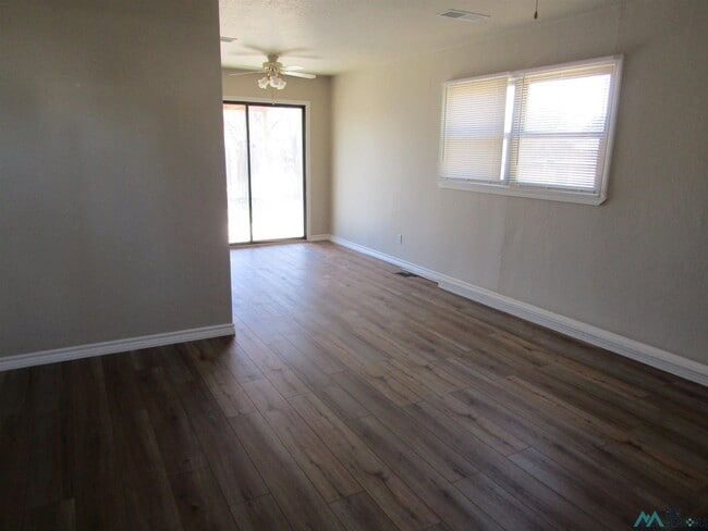 Building Photo - 1801 W Hermosa Dr