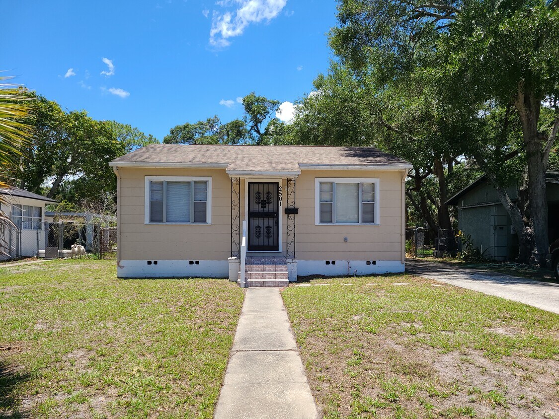 Foto principal - 2501 8th St S