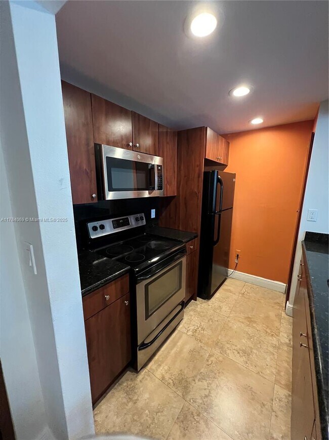 Foto del edificio - 7165 NW 186th St