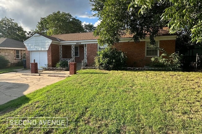 Building Photo - 1565 SW 43rd St