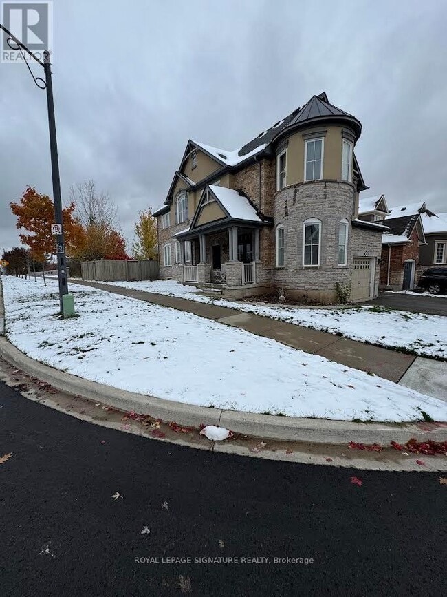 Photo du bâtiment - 301 Peregrine Way