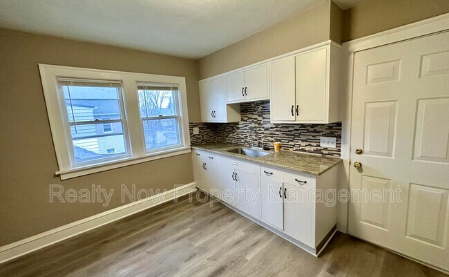 Foto del edificio - 2523 E 124th St