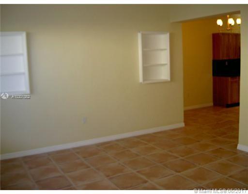 Living room - 1925 Calais Dr