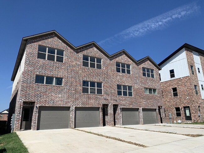 Photo - 2614 SW Livingston Square Apartment