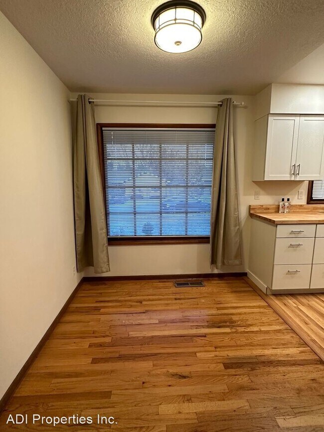 Building Photo - 3 br, 2 bath House - 12820 SW Glenhaven St...