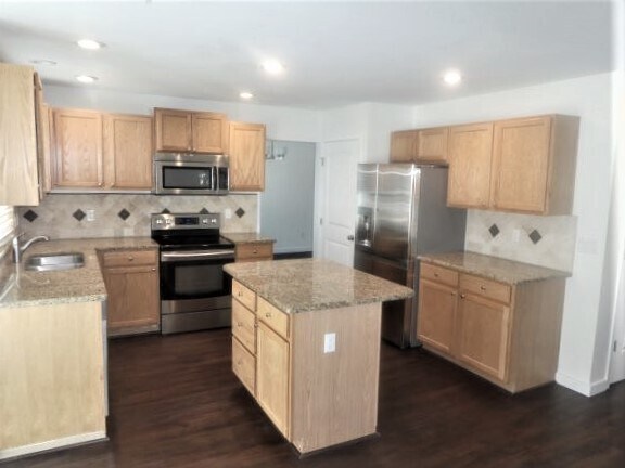 Foto del edificio - 488 Flower Meadows St