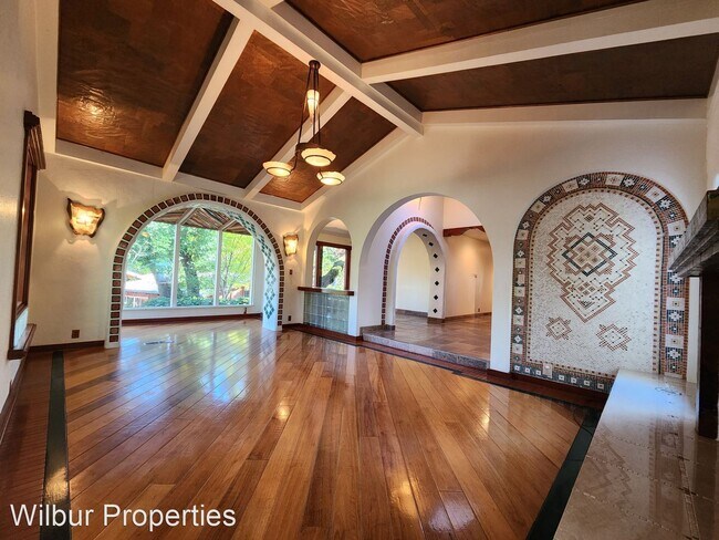Building Photo - 3 br, 2.5 bath House - 3 Stowe Court