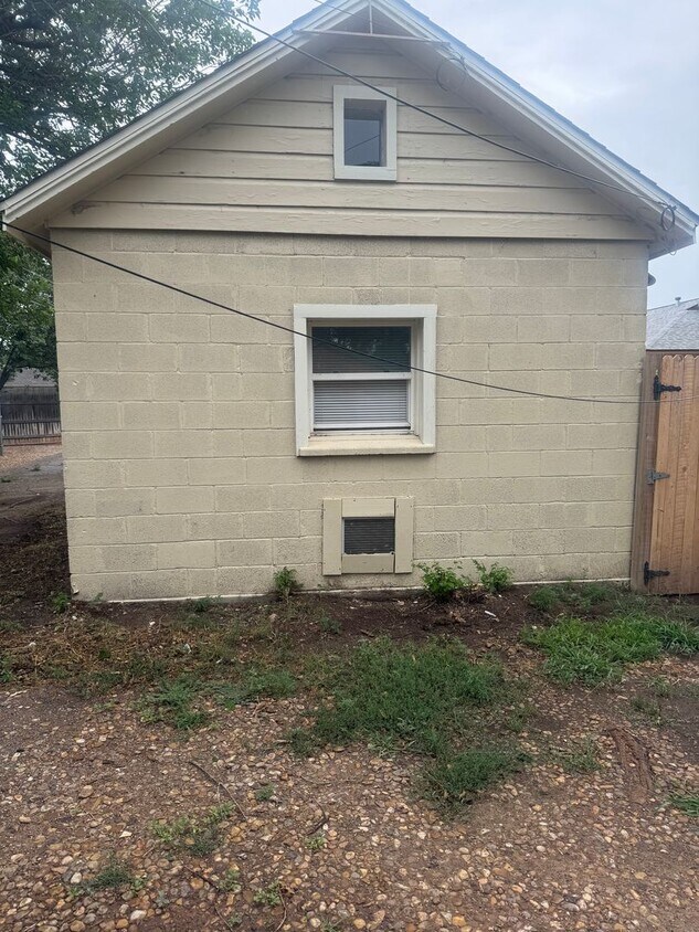 Primary Photo - HUD ACCEPTEDED! Efficiency Stand Alone Bac...