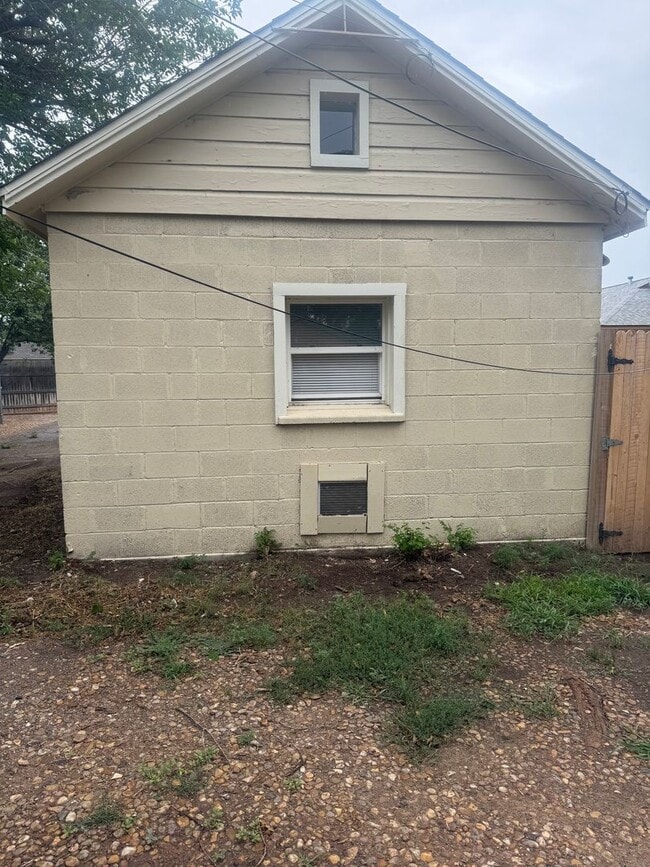 Building Photo - 1011 S Milam St