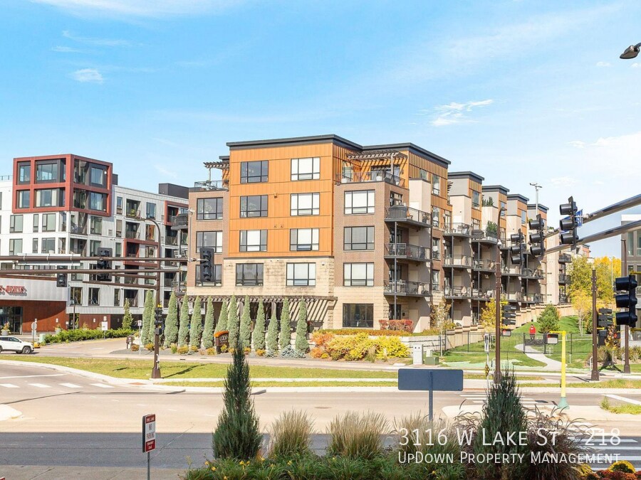 Foto principal - 3116 W Lake St
