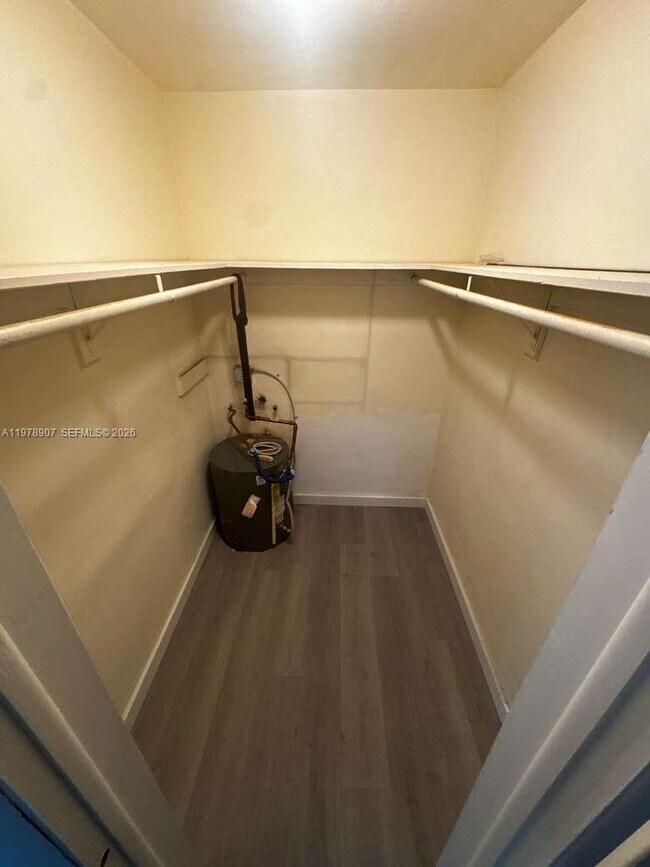 Building Photo - 2415 Lincoln St