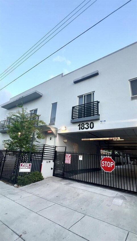 Foto principal - 1830 NW 1st St